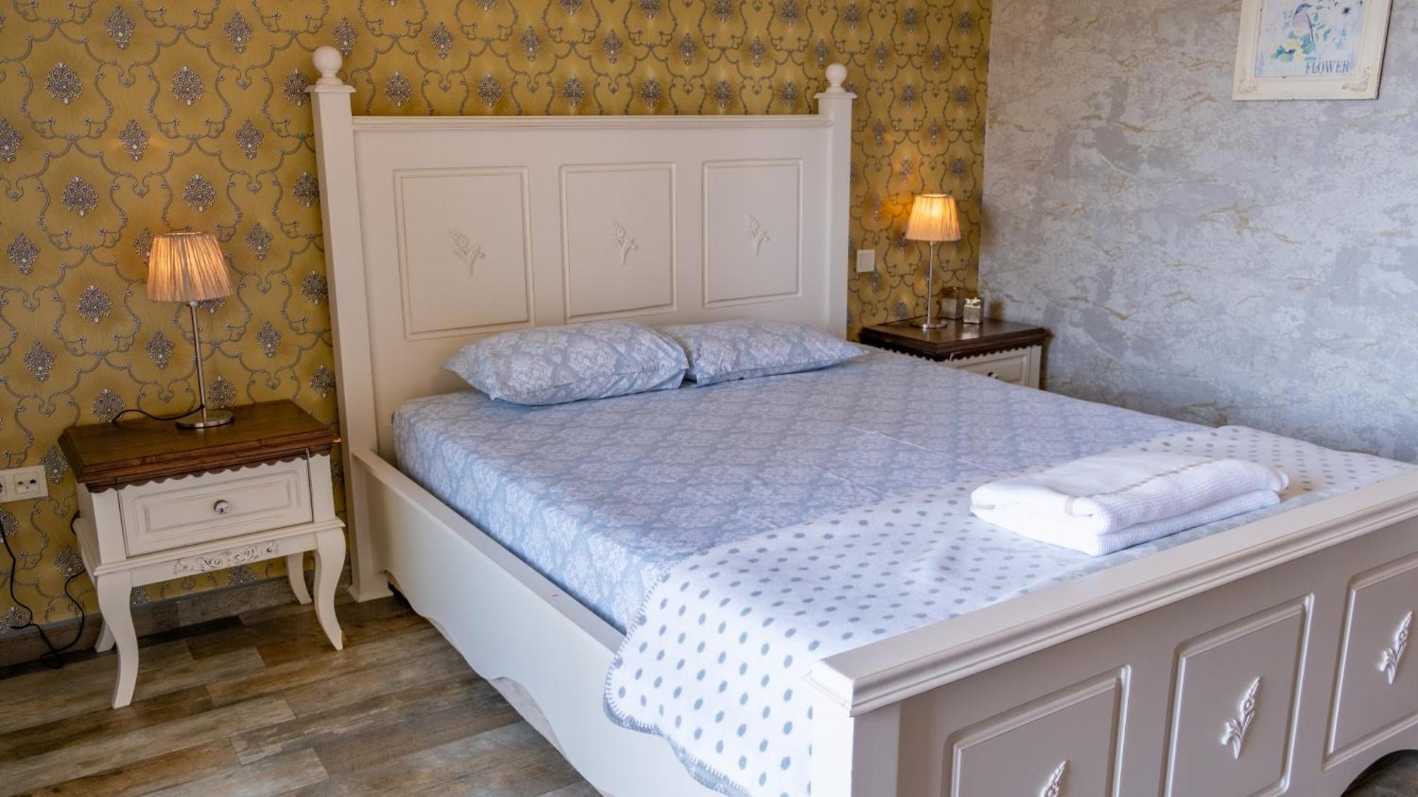 Niluefer Butik Otel (Adults Only) Ayvalı المظهر الخارجي الصورة