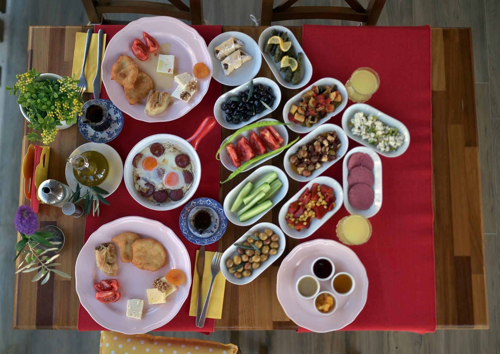 Niluefer Butik Otel (Adults Only) Ayvalı المظهر الخارجي الصورة