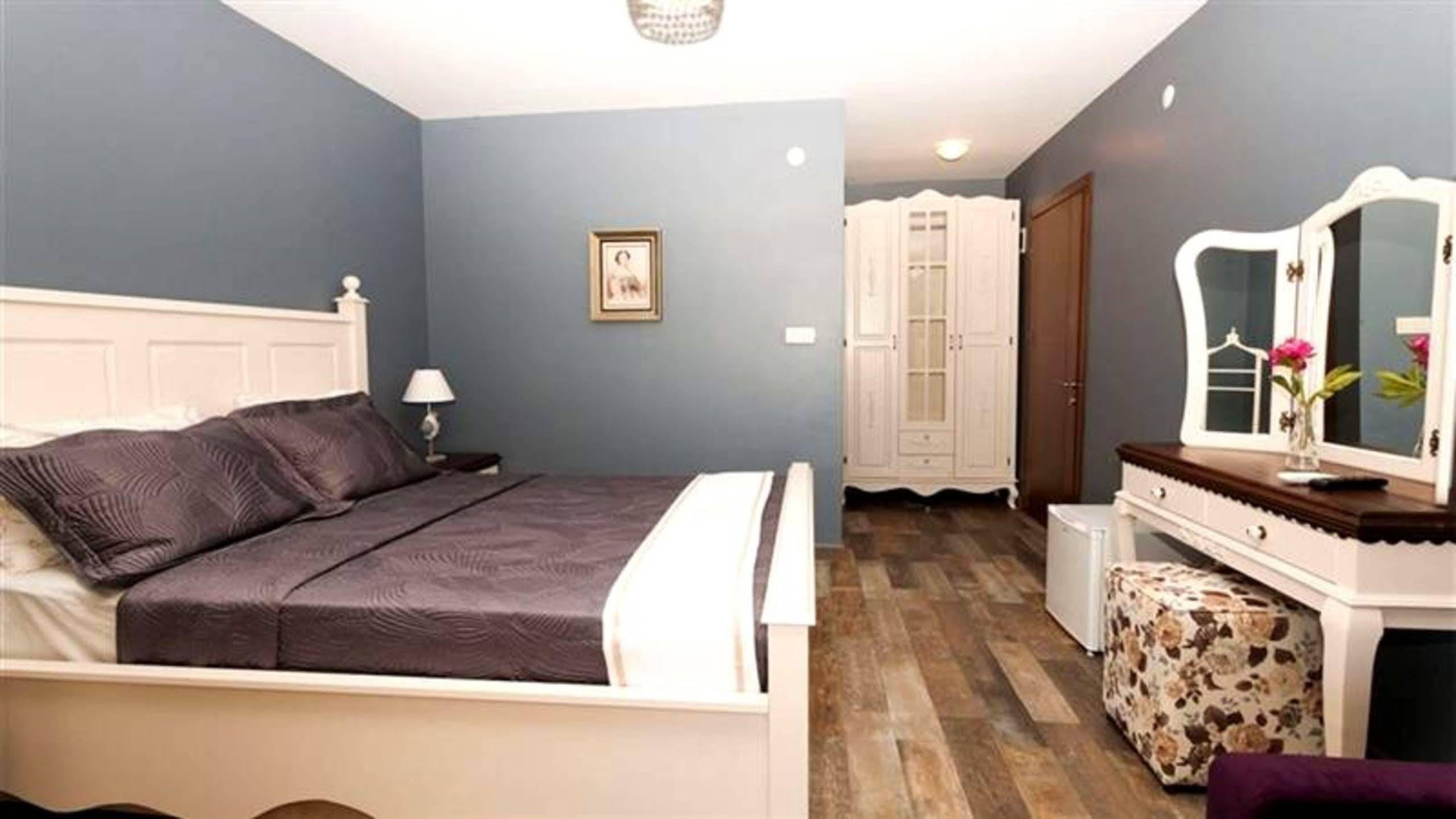 Niluefer Butik Otel (Adults Only) Ayvalı المظهر الخارجي الصورة