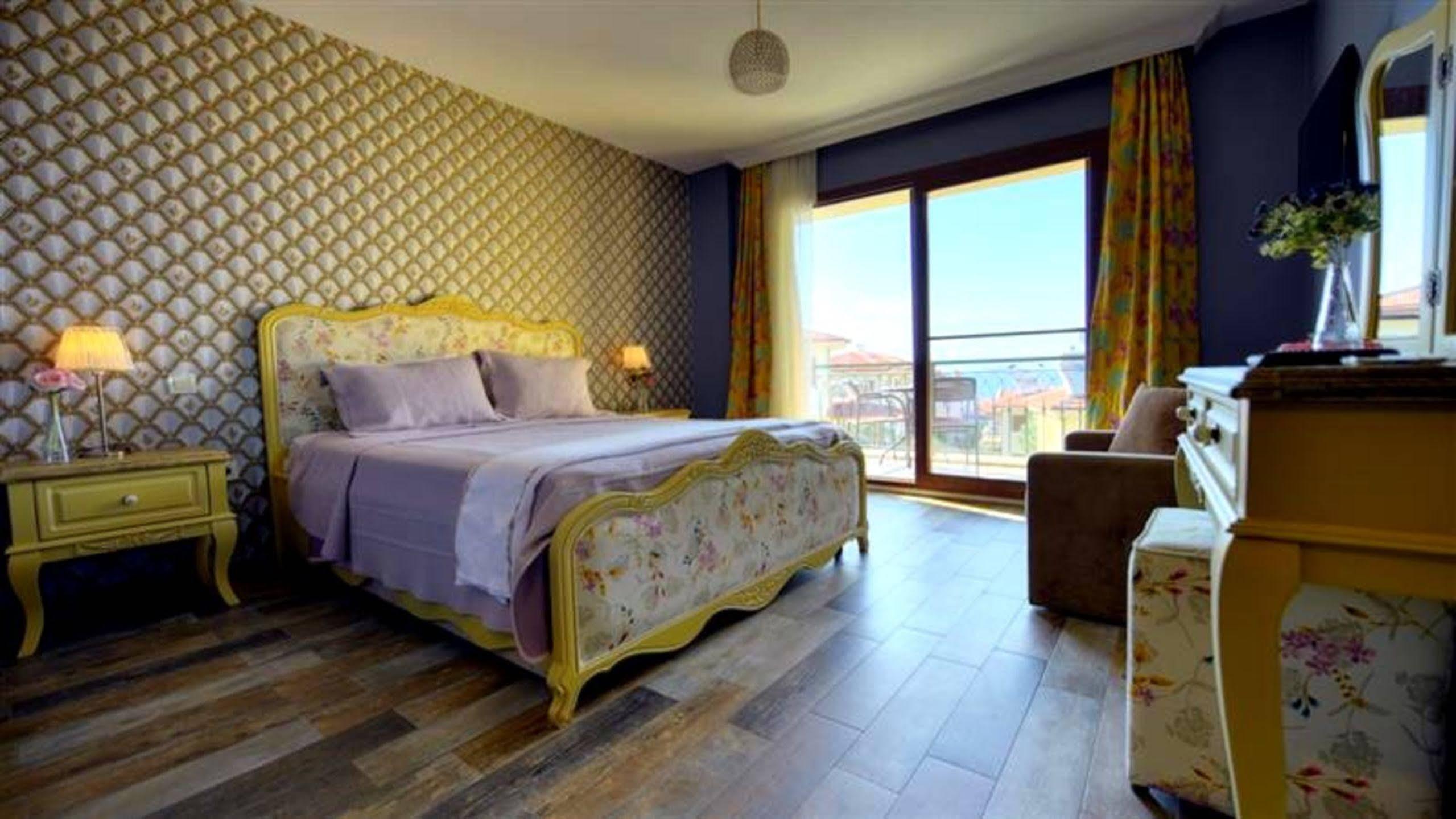 Niluefer Butik Otel (Adults Only) Ayvalı المظهر الخارجي الصورة